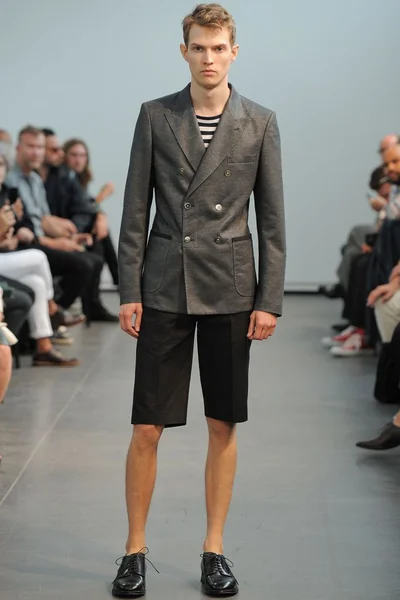 Look 13